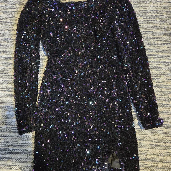 Elegant Black Sequin Backless Dress - Picture 3 of 5